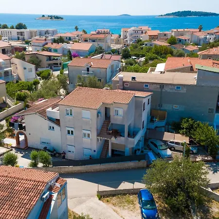 Apartament With Parking Space - 24468 Rogoznica (Sibenik-Knin)