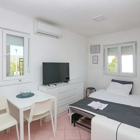 With Parking Space - 24468 Rogoznica (Sibenik-Knin)