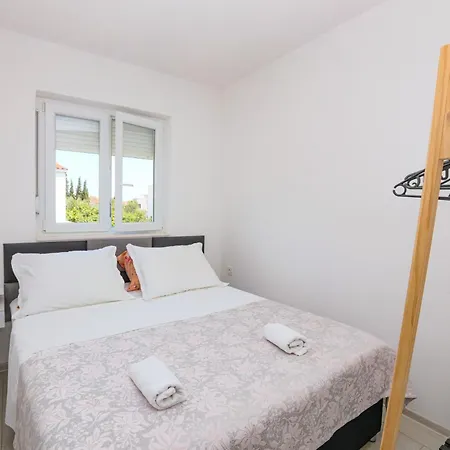 With Parking Space - 24468 Rogoznica (Sibenik-Knin)