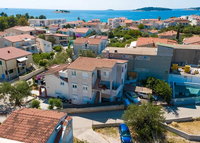 Apartamento With Parking Space - 24468 Rogoznica (Sibenik-Knin)