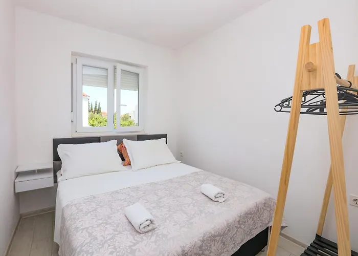 With Parking Space - 24468 Rogoznica (Sibenik-Knin)